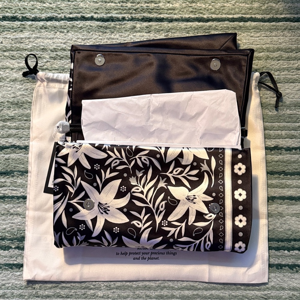 🆕 Kate Spade fold bandana printed clutch - Picture 5 of 8